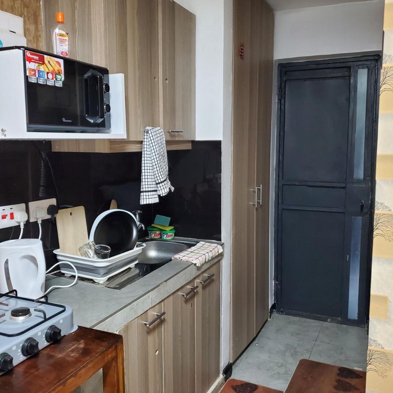 Lovely & Cozy Compact Studio Near Airport With Rooftop View Apartment Найроби Екстериор снимка
